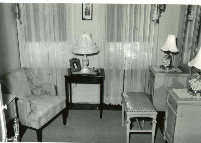 100-historic_86-b_w-photo-of-small-sitting-area-in-room-min