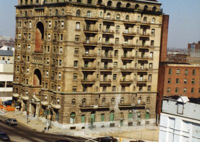 90-historic_76-color-right-angle-full-shot-with-signage-and-street-min